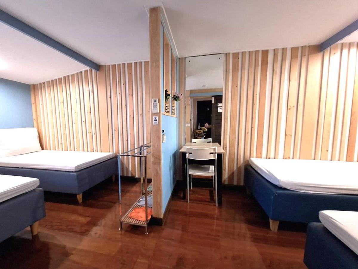 Check-In My Hostel Bangkok Buitenkant foto
