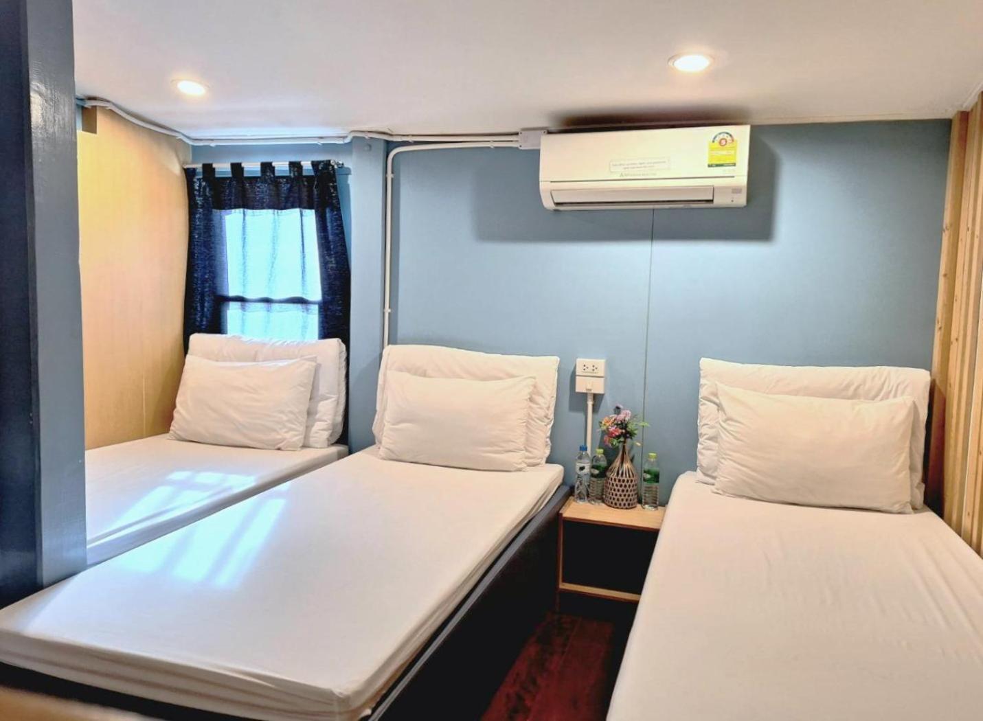 Check-In My Hostel Bangkok Buitenkant foto