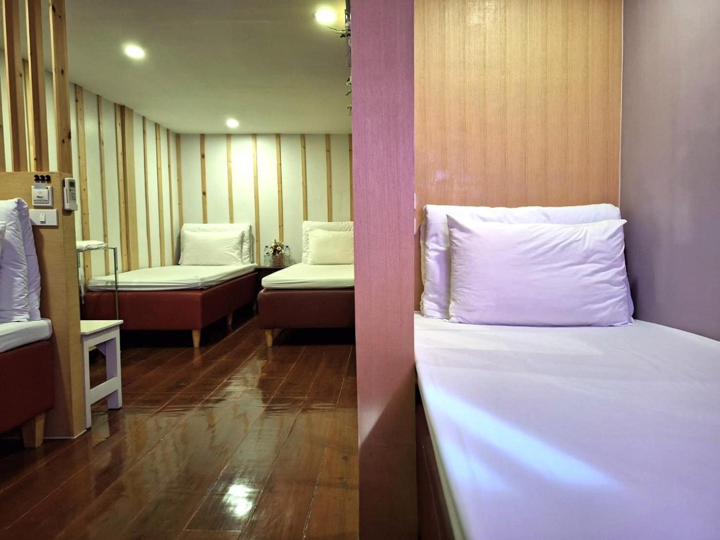 Check-In My Hostel Bangkok Buitenkant foto