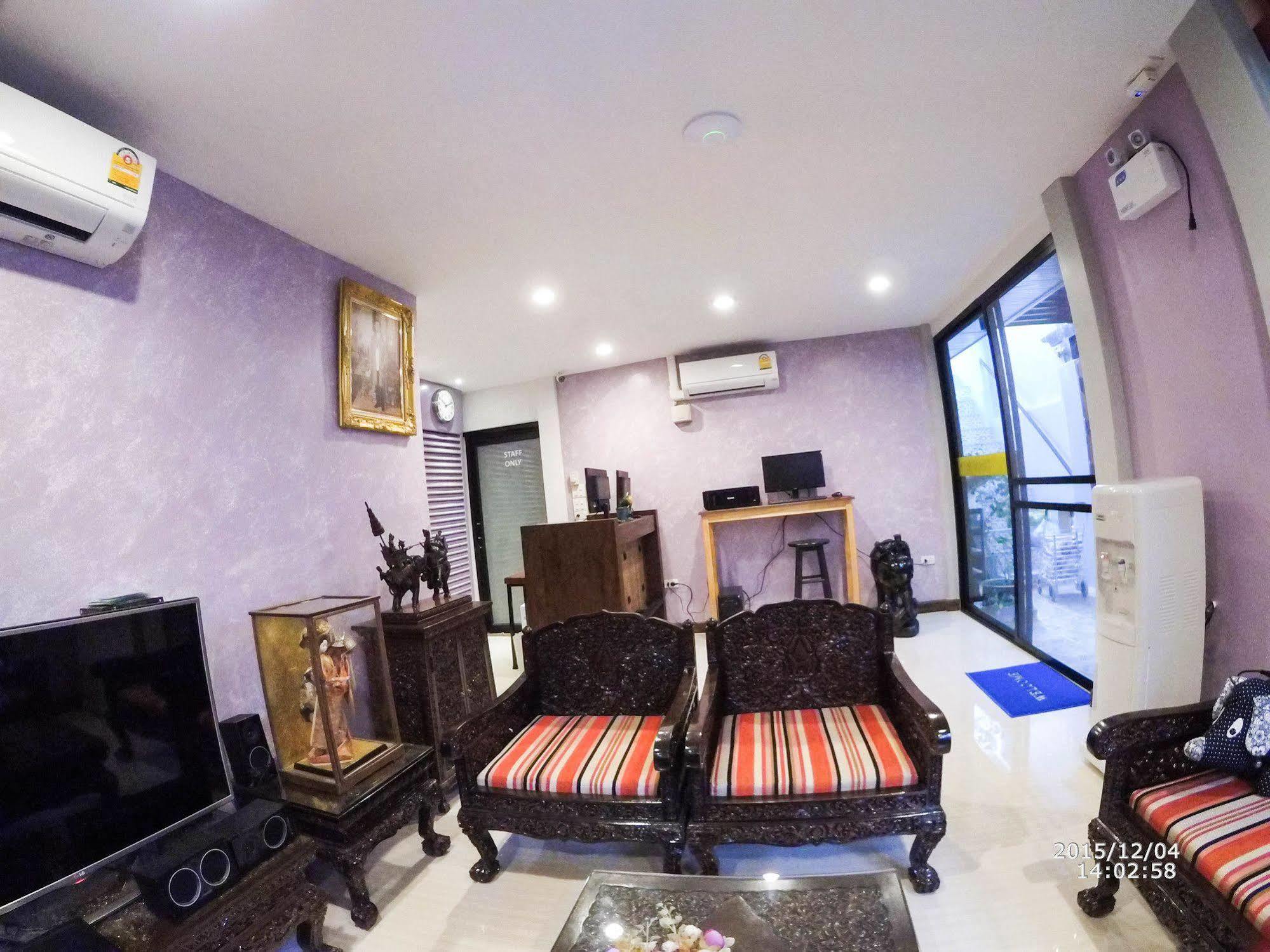 Check-In My Hostel Bangkok Buitenkant foto