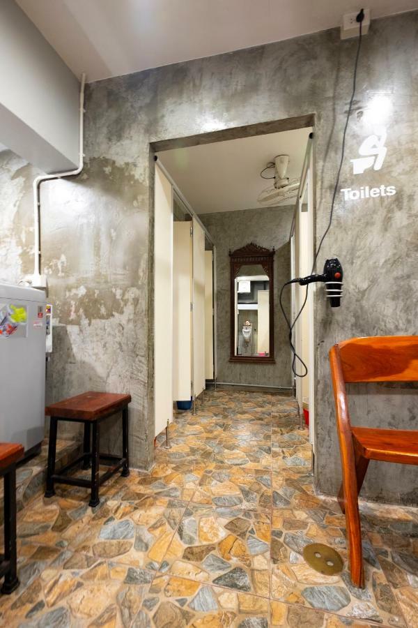 Check-In My Hostel Bangkok Buitenkant foto
